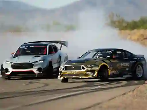 Drifting Mustang Car Puzzle — δωρεάν online παιχνίδι