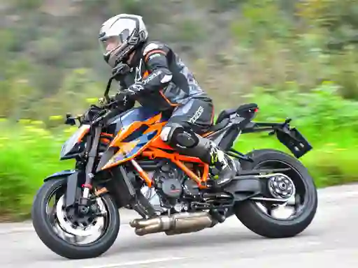 KTM Super Duke R — δωρεάν online παιχνίδι