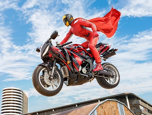 Παιχνίδι Πραγματικό μοτοσικλέτα Super Hero Stunt 3D  σε απευθείας σύνδεση